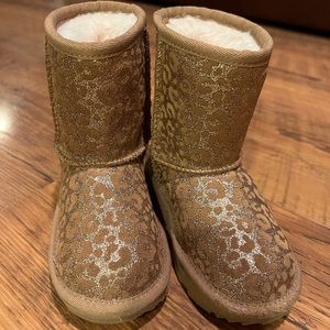 UGG Original Toddler Girl Size 8 Classic II Boot in Leopard Glitter